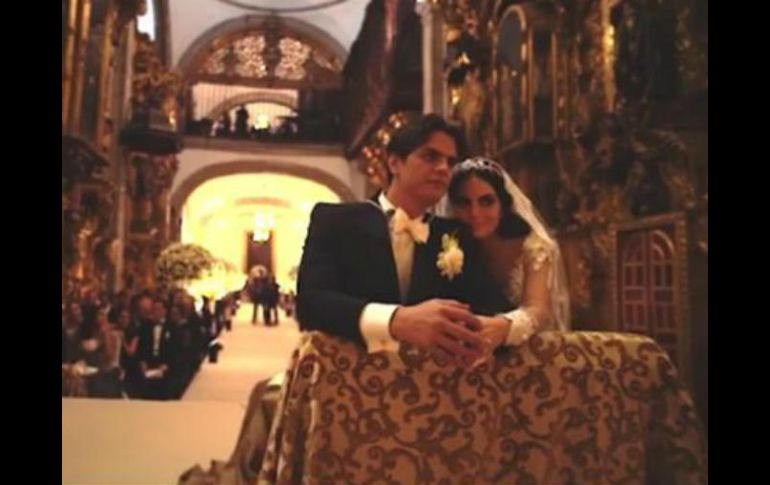 En el video se observan instantes de complicidad entre la pareja durante la ceremonia religios. INSTAGRAM / ximenanr