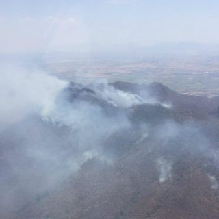 Aún no se controlan los dos grandes incendios en Jalisco