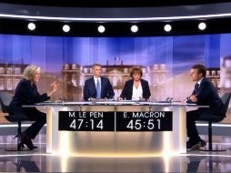 Marine Le Pen y Emmanuel Macron se enfrentaron en una pelea en la que sólo faltó el ring. AFP /