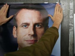 Macron ''se ha comprometido por un futuro mejor para los franceses. El se dirige a sus esperanzas y no a sus miedos'', agrega Obama. AP / M. Spingler