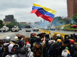''Los esfuerzos para rescatar a Venezuela han sido esporádicos y tibios. Es el momento de fortalecerlos'', destaca el diario. AFP / R. Schemidt