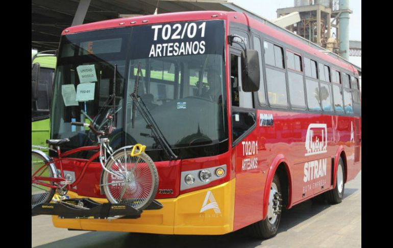 En cuanto a los autobuses, deben ser totalmente accesibles para personas con discapacidad y de tercera edad. ESPECIAL /