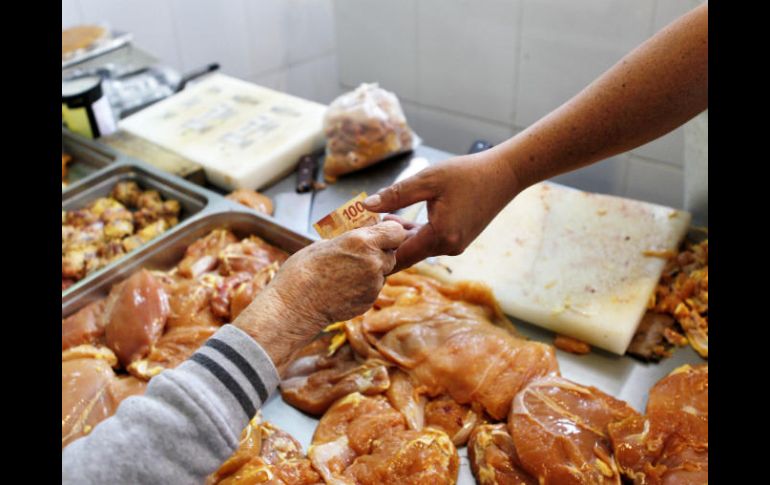 Aunque hay tres granjas más muy cercanas a la del brote, por el momento se descarta cualquier otra infectada. EL INFORMADOR / ARCHIVO