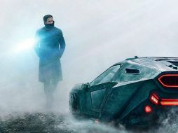 En un cartel aparece Ryan Gosling caminando en medio de paisajes cubiertos de niebla. TWITTER / @BernaGiMi