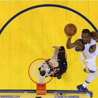 Warriors vencen a Jazz y se adelantan 2-0 en playoffs de la NBA