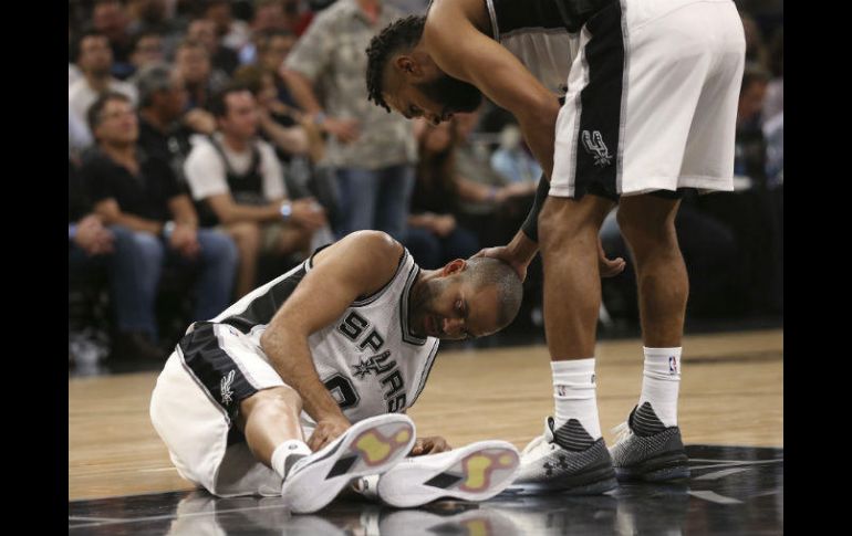 Parker (I) promedió 10.1 puntos por partido en la temporada regular. AP / ARCHIVO