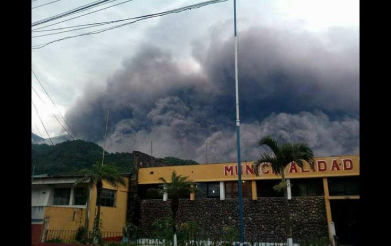 Esta es la cuarta fase de erupción del coloso en lo que va del año. TWITTER / @ConredGuatemala