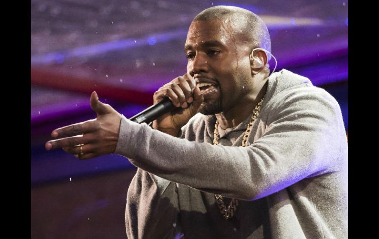Kanye West usó sus redes sociales durante años para autopromocionarse y opinar sobre música o moda. AP / ARCHIVO