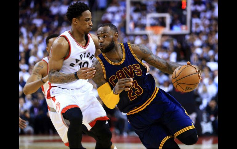 LeBron James anotó 35 puntos. AFP / V. Ridley