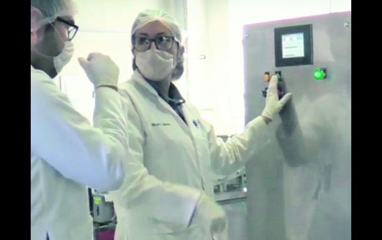 La bebida sería pasteurizada con irradiación de luz ultravioleta, envasada y sometida a refrigeración. ESPECIAL /