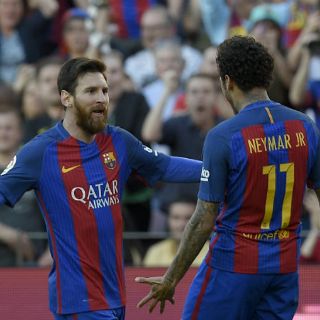 Barcelona vence al Villarreal y retiene liderato