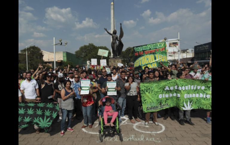 La marcha comenzó en el Parque Revolución y de ahí se dirigieron al monumento de la Madre Patria. EL INFORMADOR / F. Atilano