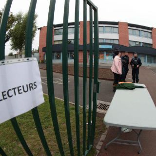 Abren los colegios electorales en Francia