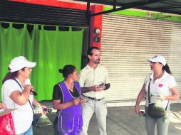 En total son 36 personas las que se destinaron en las labores de socialización de la nueva ruta de transporte público. ESPECIAL /