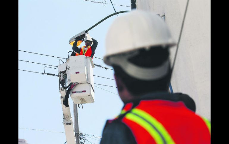 Hasta el momento se han instalado seis mil 500 de las 21 mil 100 luminarias que se tienen planificadas en el municipio. EL INFORMADOR / ARCHIVO