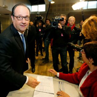 Hollande vota por última vez como presidente