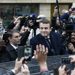 Macron y Le Pen votan en medio de una gran expectación popular