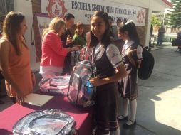 Las mochilas transparentes serán entregadas a los alumnos de secundarias ubicadas en las áreas más vulnerables a la violencia. FACEBOOK / Unión Neoleonesa De Padres De Familia, AC