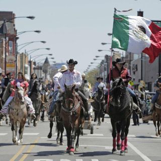 Celebran con desfile 5 de mayo en Chicago