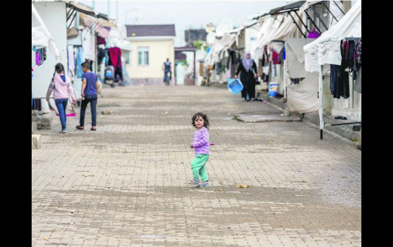 Oncüpinar. Los sirios conviven de cerca, debido a los pequeños espacios que les proporcionan para vivir, aún así, son afortunados. EFE /