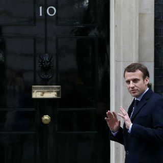 Merkel se dice ‘alegre’ de trabajar con Macron