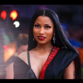 Nicki Minaj ayuda a sus fans a pagar sus estudios