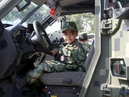 La pequeña Karen Hernández disfrutó la experiencia de ser soldado por un día. EL INFORMADOR / M. Vargas