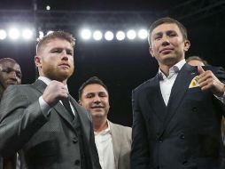 La pelea entre el mexicano (I) y el kazajo (D) es una de las más esperadas del año. AP / ARCHIVO