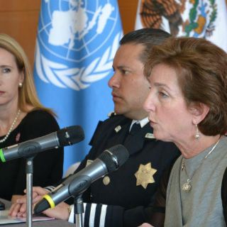 Jacobson seguirá como embajadora de EU en México