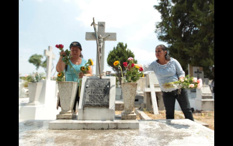 La Secretaría de Movilidad implementa el operativo para cuidar la seguridad de quienes acudan a los cementerios. EL INFORMADOR / F. Atilano