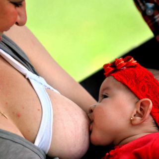 Lactancia materna reduce riesgo de padecer cáncer de mama