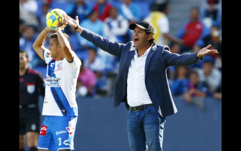 El ex futbolista ganó cuatro partidos, empató tres y perdió cinco al frente de los camoteros. MEXSPORT / ARCHIVO
