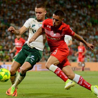 Toluca golea a Santos y pone un pie en semifinales