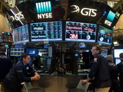 La jornada desde un comienzo apostó por las ventas y terminó amortiguando parte de los retrocesos iniciales. AFP / B. R Smith