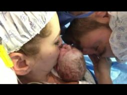 Julian Gil publicó en su cuenta de Instagram un video del momento del nacimiento de su hijo. INSTAGRAM / juliangil