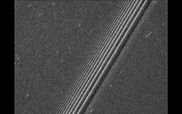 Las imágenes capturadas por la nave espacial Cassini presentan nubes con características brillantes y plumosas. TWITTER / @CassiniSaturn