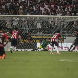 Atlas lleva ventaja a la vuelta