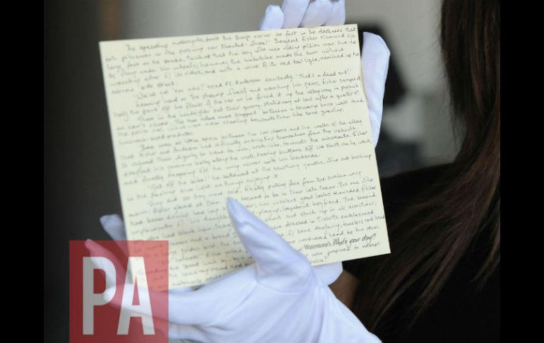 La policía de West Midlands comparte la foto del manuscrito robado en sus redes sociales. ESPECIAL / west-midlands.police.uk