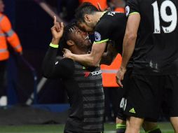 Batshuayi celebra el gol que vale el campeonato para los Blues. AFP / A. Devlin