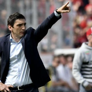 Técnico de 'Chicharito' se irá al terminar la temporada