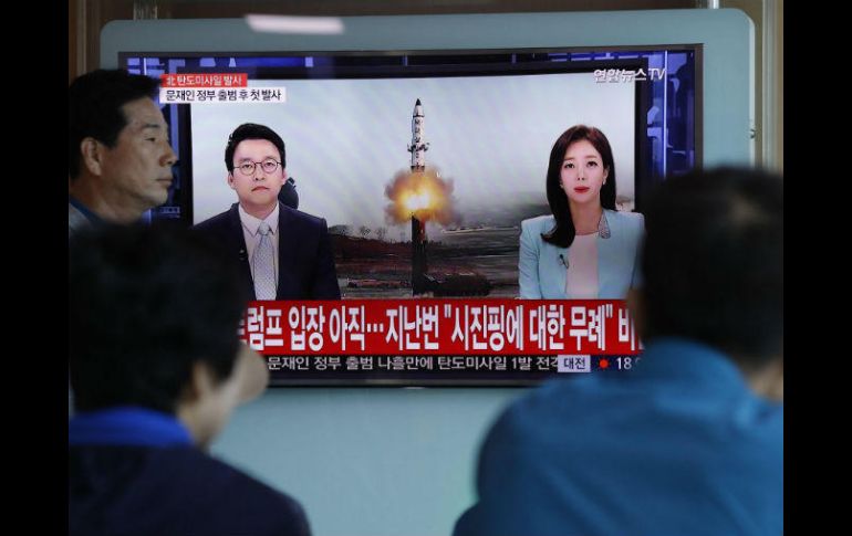 Cinco días después de su elección, Corea del Norte saludó la llegada del nuevo presidente del Sur, Moon Jae-in, disparando un misil. EFE / J. Heon-Kyun