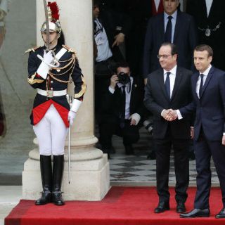 Macron llega al Elíseo para el traspaso de poderes con Hollande