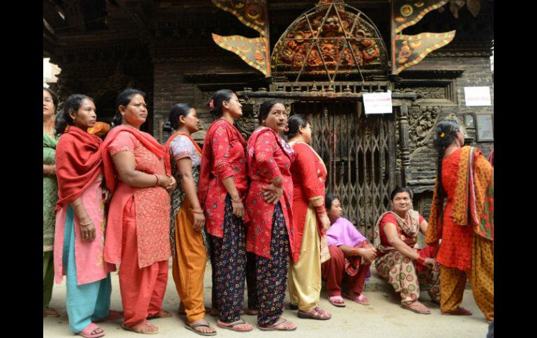 Los electores mostraron su entusiasmo al elegir a autoridades locales por primera vez luego de tanto tiempo. AFP / P. Mathema