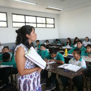Labor de docentes, fundamental para el desarrollo de México: Peña