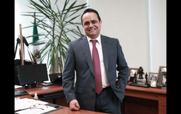 Francisco Javier Acuña Llamas comienza este lunes sus labores como presidente del INAI, cargo que ocupará hasta 2020. SUN / ARCHIVO
