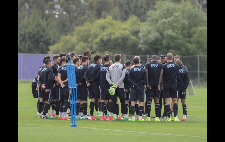 El entrenador Nuno Espírito Santo tuvo que prescindir de ''Tecatito''. TWITTER / @FCPorto