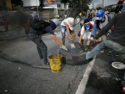 La coalición de partidos Mesa de la Unidad Democrática exige elecciones generales para resolver la crisis política. AP / A. Cubillos