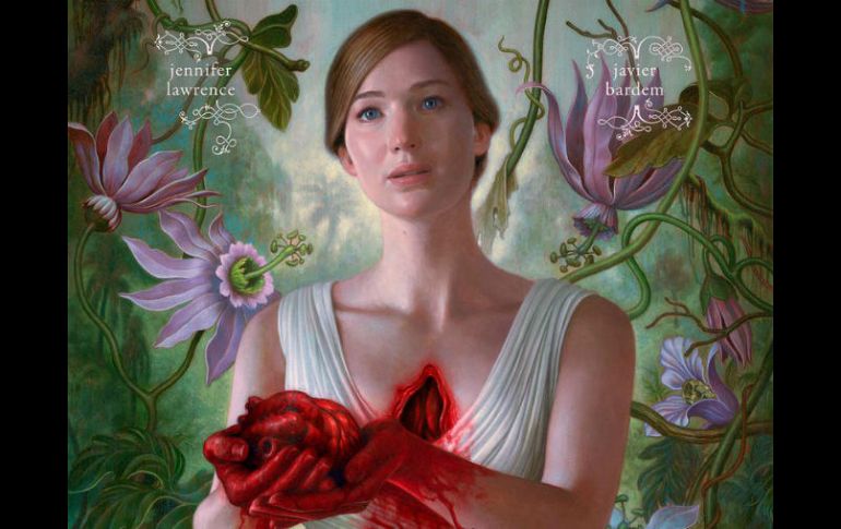 En el póster aparece Lawrence rodeada de flores y hierbas mientras sostiene su corazón con las manos. TWITTER / @DarrenAronofsky