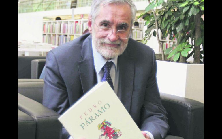 Protagonista. Víctor Jiménez, presidente de la Fundación Juan Rulfo, presenta una nueva edición de 'Pedro Páramo'. NTX /