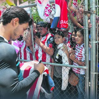 Prima y auto si Chivas son campeones